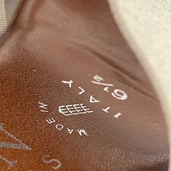 Marcfisher footwear slider sandals 6 1/2 with flowers, made in Italy. - Picture 7 of 9